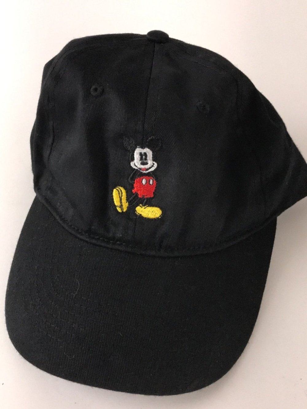 Mickey Mouse full character hand behind back on black hat